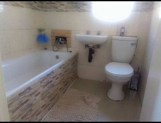 3 BEDROOM FREEHOLD FOR SALE IN PROTEA GLEN